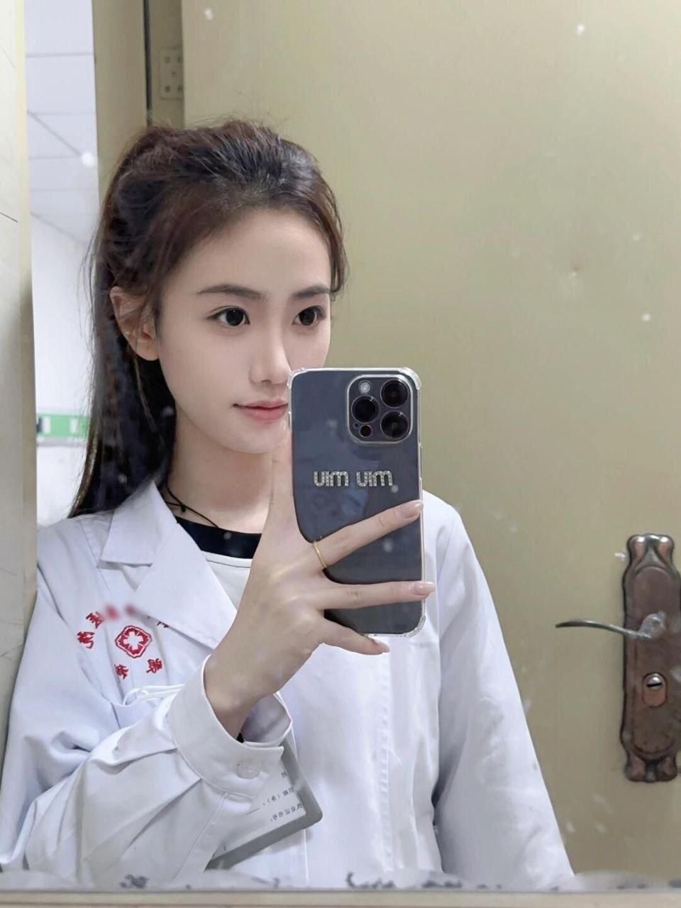 普京的“铁汉柔情”：当硬核政治家承认恋爱，世界为何屏住呼吸？