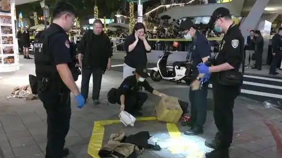 台北捷运惊魂夜！防毒面具男投弹挥刀，9人浴血奔逃，城市安全防线再破防？