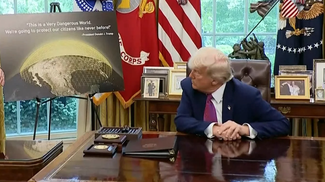 特朗普再出“王炸”！签署国防法案剑指“金穹”，全球导弹防御格局要变天？