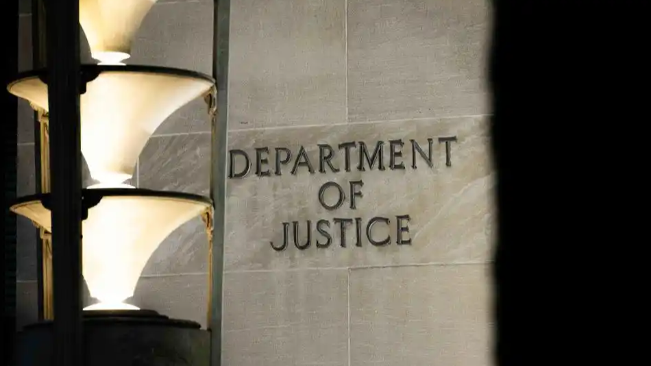 惊天黑幕即将揭晓！数十万份爱泼斯坦案文件引爆全球，美国司法部终于“挤牙膏”式公开