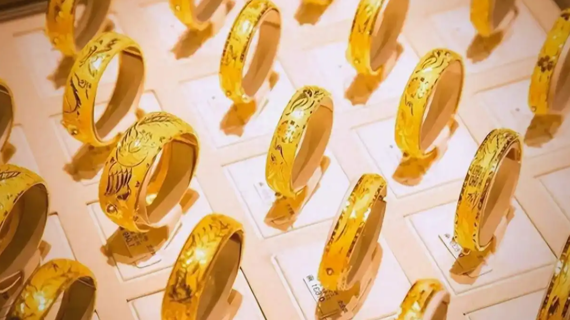 祖坟冒青烟？不，是冒贼烟！170万黄金藏墓碑后，这届小偷的“孝心”太硬核