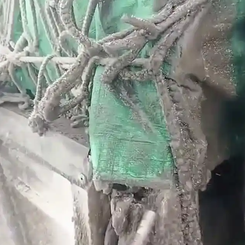 零下20℃的“物理魔法”：山东大哥送货东北，绳子冻成铁疙瘩，铁棍敲了20分钟才解开！