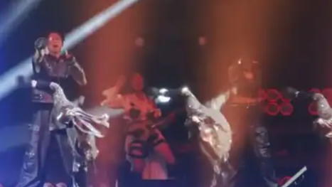 马斯克点赞王力宏演唱会!中国机器人“空翻伴舞”引爆全球,人形机器人时代已杀到?