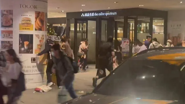 台北车站血色黄昏：57岁勇士挺身而出，用生命诠释“平凡英雄”的沉重代价