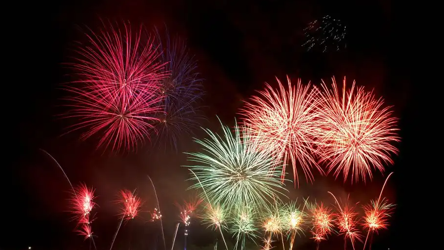 爆竹声再起！山西废除五年“禁放令”，是年味的回归还是管理的退步？