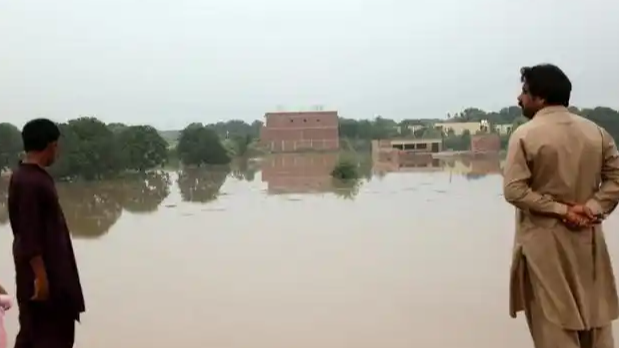 印度大坝突泄洪流，巴基斯坦怒斥“水武器化”，南亚水权争端再掀波澜！