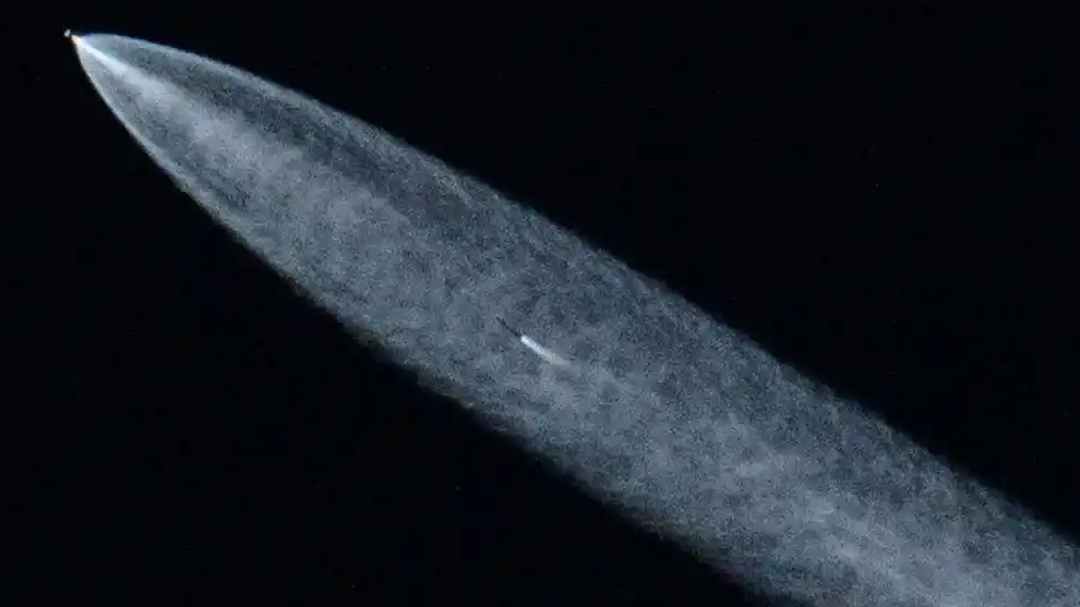 太空上演“死亡翻滚”！星链卫星失控解体，马斯克的太空帝国现裂痕？